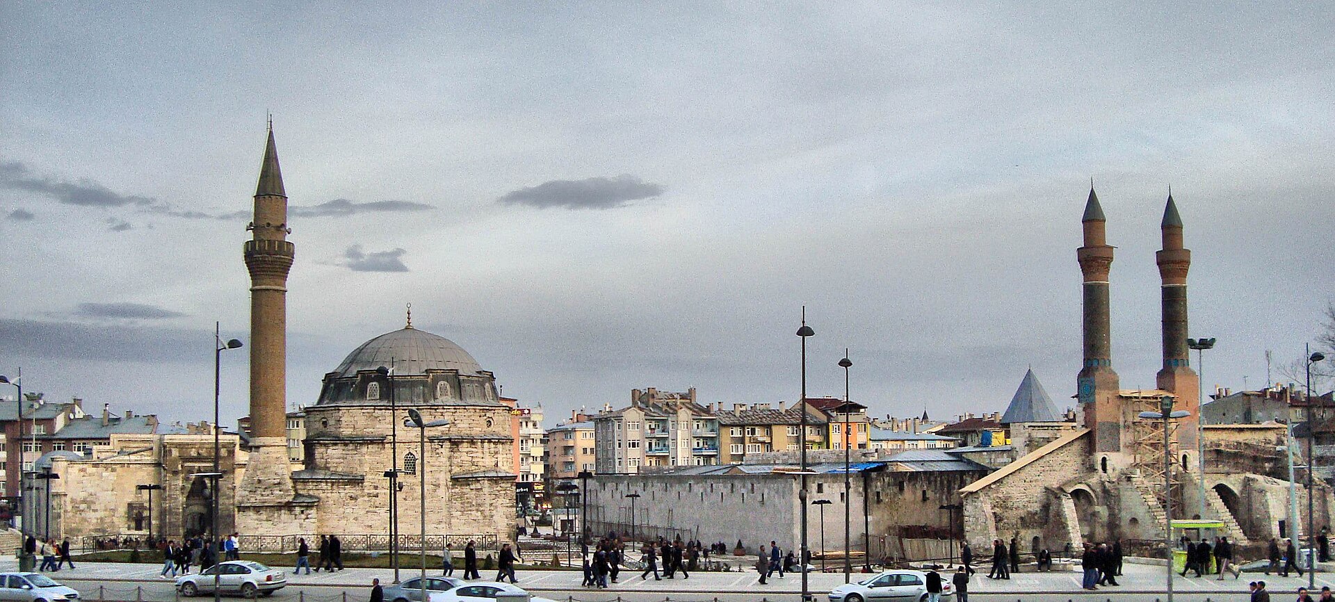 Sivas kent merkezinde Kale Camii, Buruciye Medresesi ve Çifte Minareli Medrese